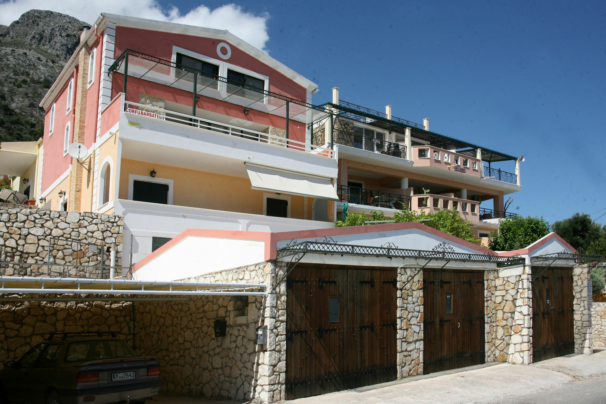 Sarakinos Apartments Barbati Exterior foto